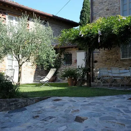 Dimora Delle Camelie SantʼAndrea di Compito